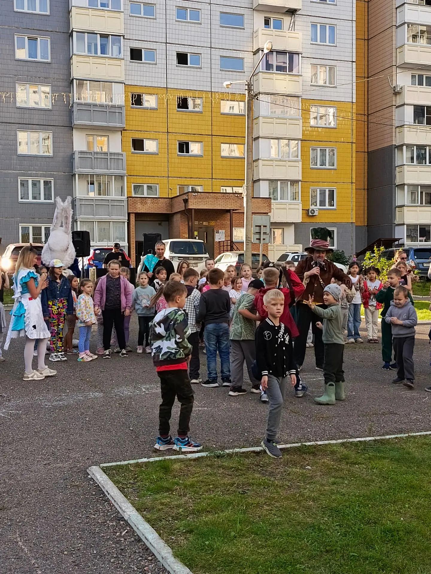 Начинаем поздравлять первоклашек с началом учебного года изображение 1