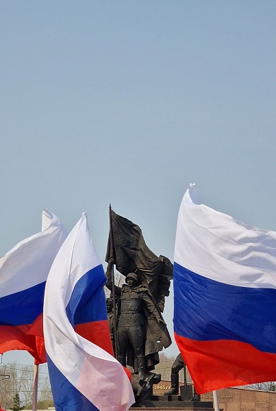Озеленяем мемориал «Под знаменем Победы» Озеленяем мемориал «Под знаменем Победы»